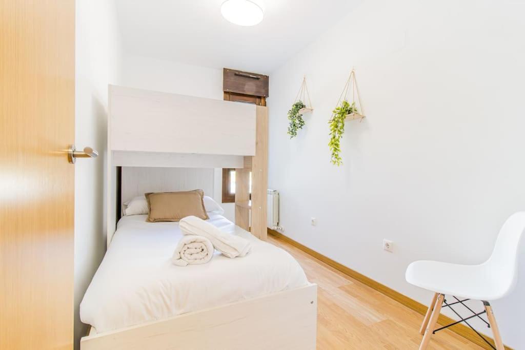 Penthouse Pyrinees , Terrace , Parking & Storage Apartamento Sabiñánigo Exterior foto